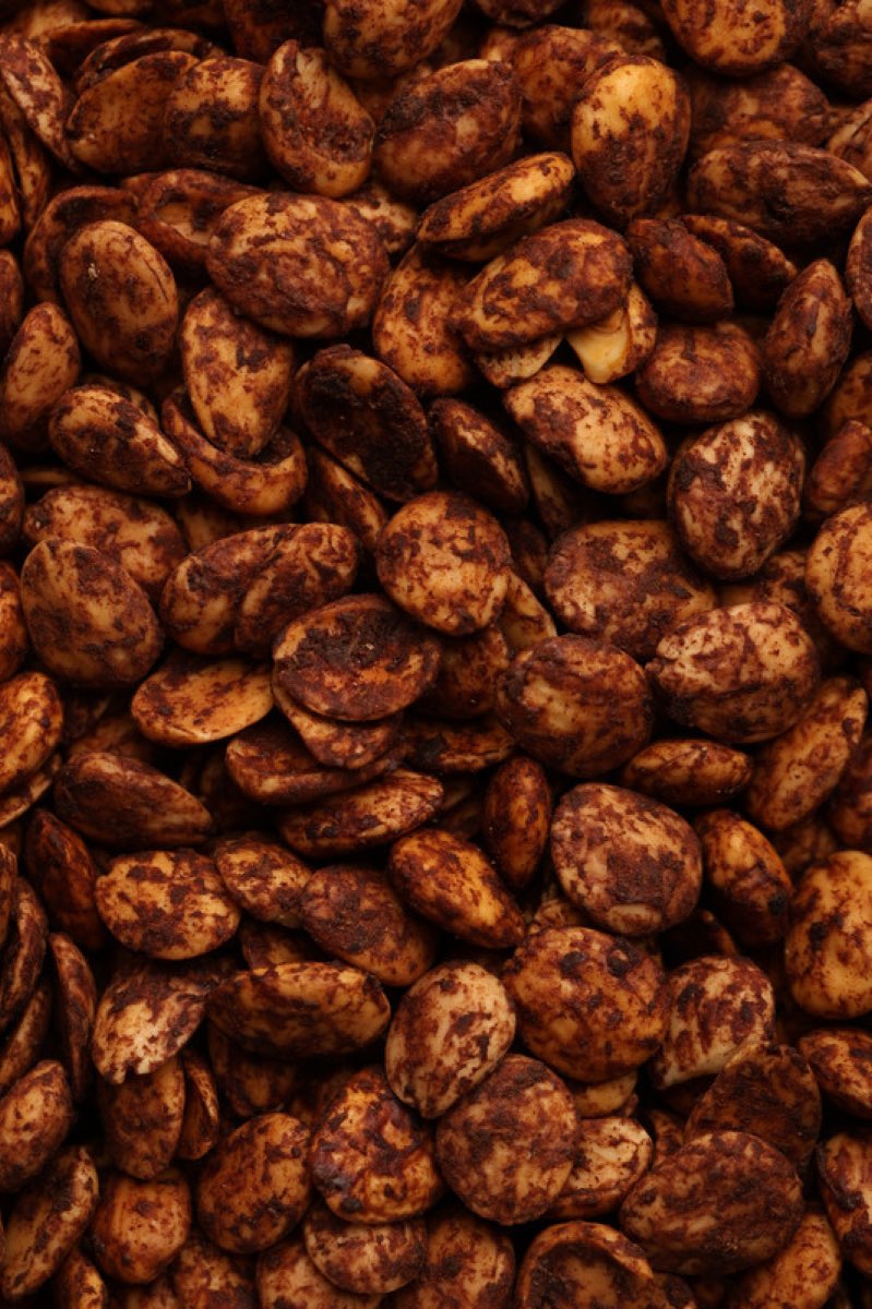 Amandes Pelées aux Olives Noires - لوز مقشر بالزيتون الأسود — fruits secs Guermello